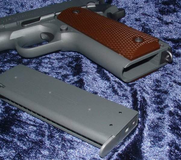 Small cutout in front of grip common to 1911 and 1911A1.