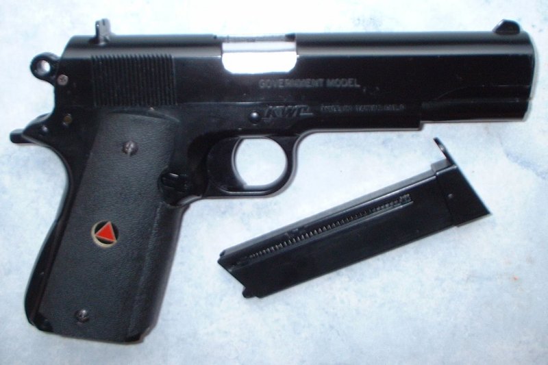 Distinctive 1911 design, but real steel features 10mm ammo.