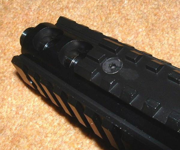 Small block at front of top rail serves as foresight - Not terribly accurate, but you are not expected to rely on iron sights with the Gigant.