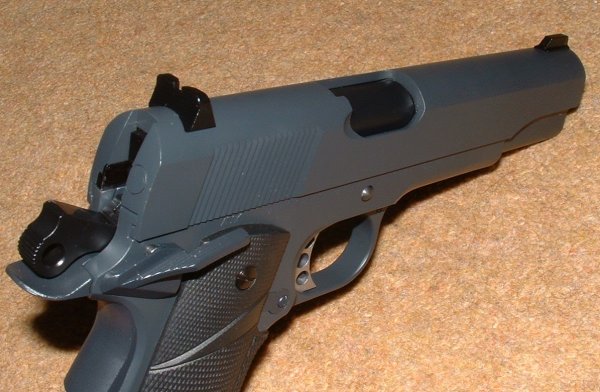 Skeletonised trigger, but smooth grip safety. Sights are black, without markings.
