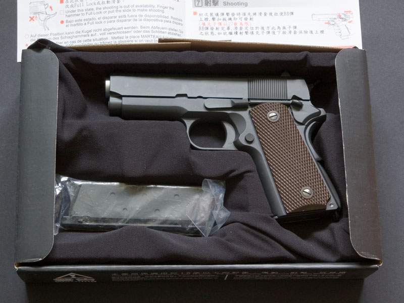...whilst the inside is a cut price TM 1911A1 one.